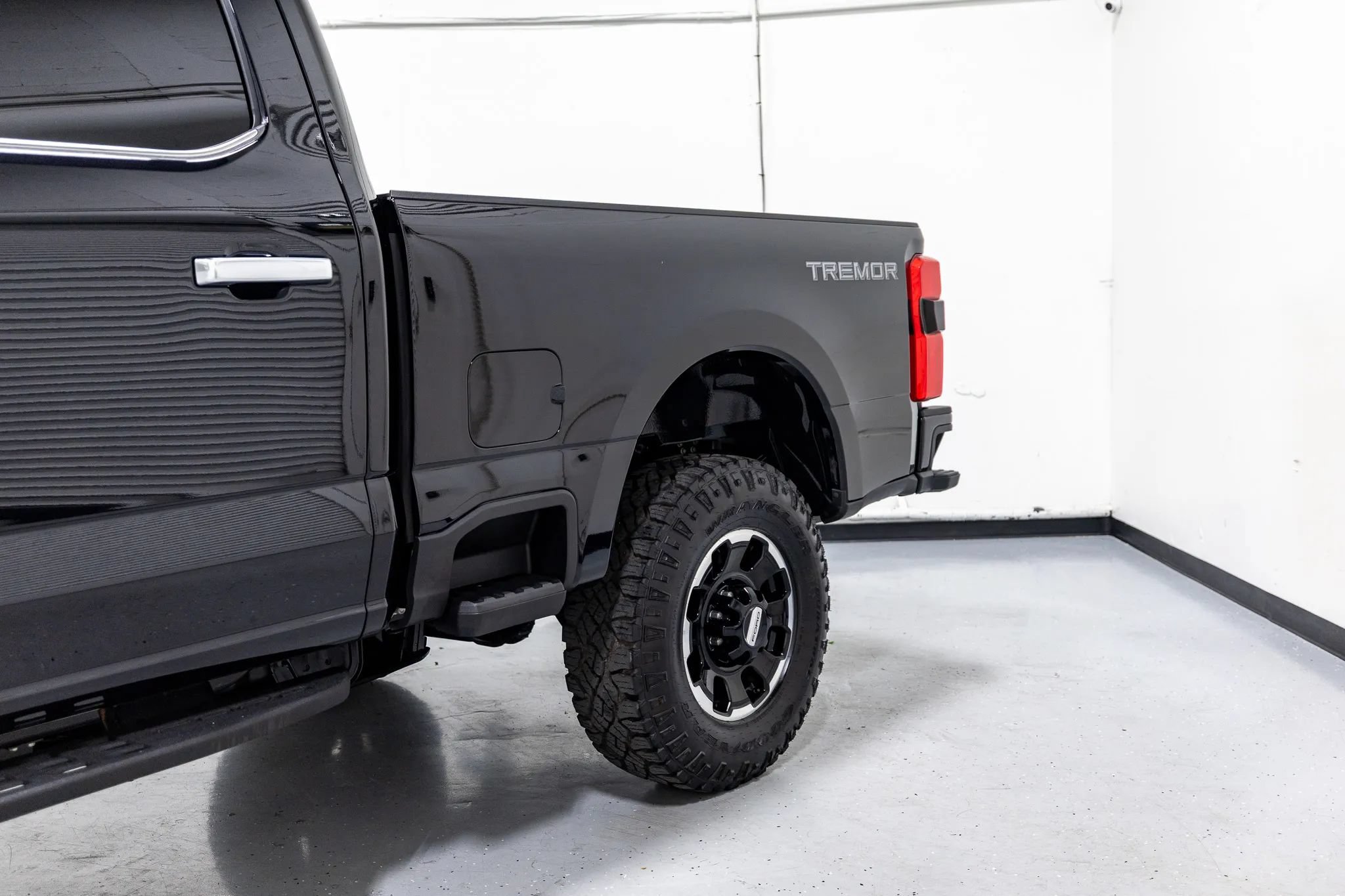 Used 2025 Ford F350 Platinum w/ Platinum Plus Package AWD/4WD image 12