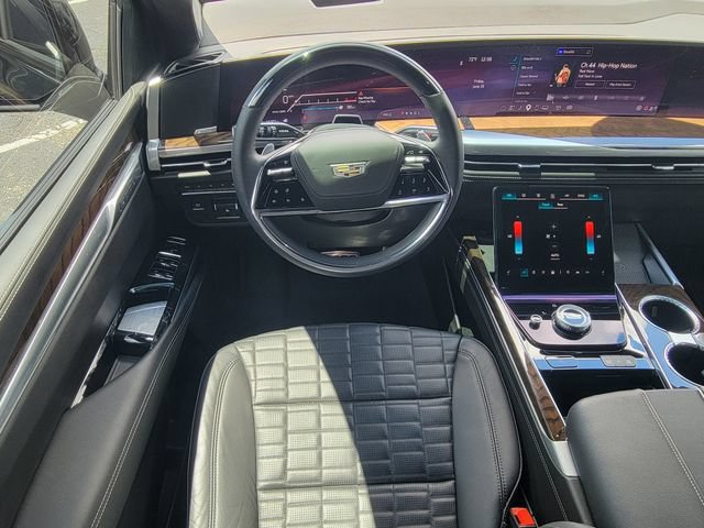 Certified 2025 Cadillac Escalade ESV Sport Platinum w/ LPO, Floor Liner Package AWD/4WD image 29