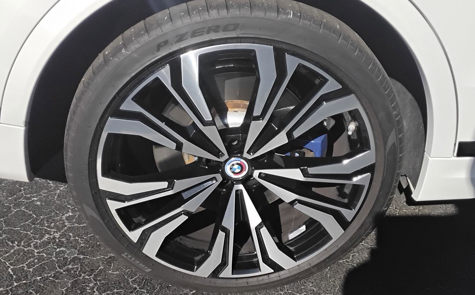 Used 2023 BMW X7 M60i w/ Executive Package image 12