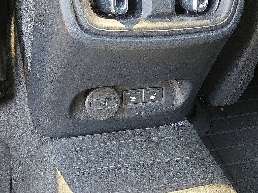 Used 2023 Volvo C40 P8 Recharge Ultimate AWD/4WD image 17