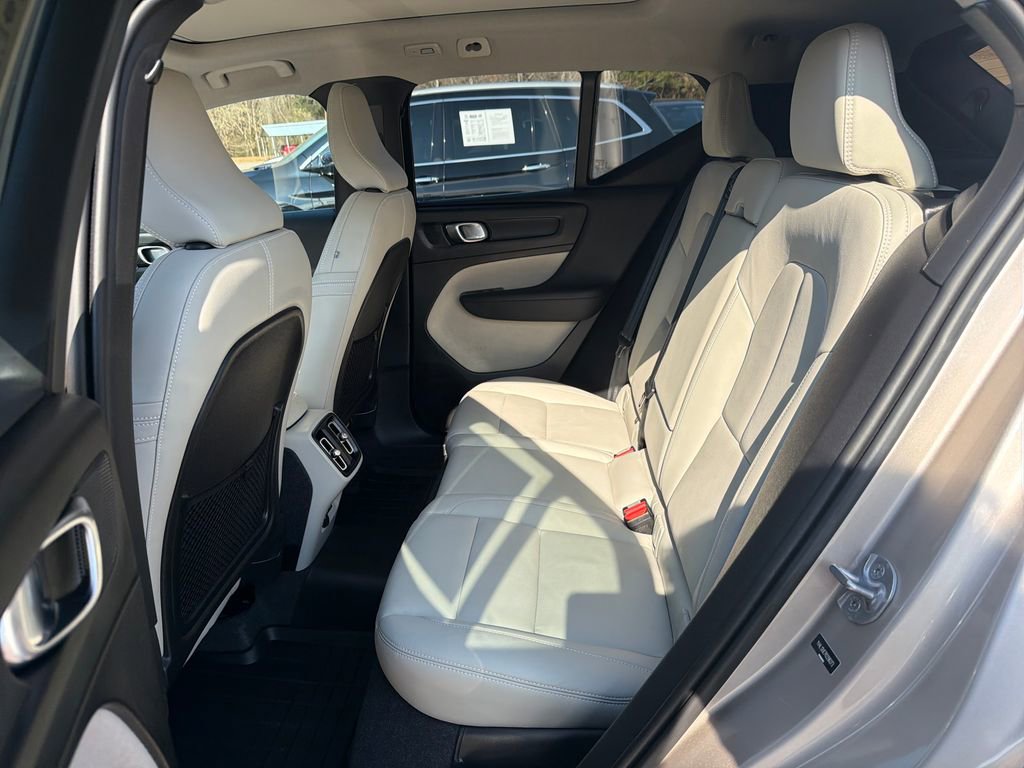 Certified 2024 Volvo XC40 B5 Plus w/ Protection Package Premier image 29
