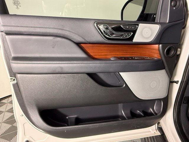 Used 2023 Lincoln Navigator L Reserve AWD/4WD image 22