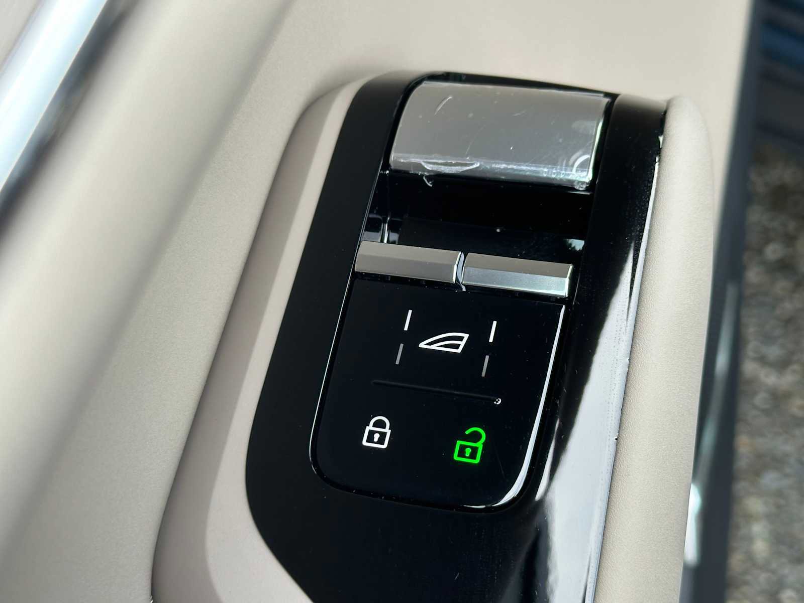 New 2025 Volvo EX90 Ultra w/ Protection Package Premier image 22