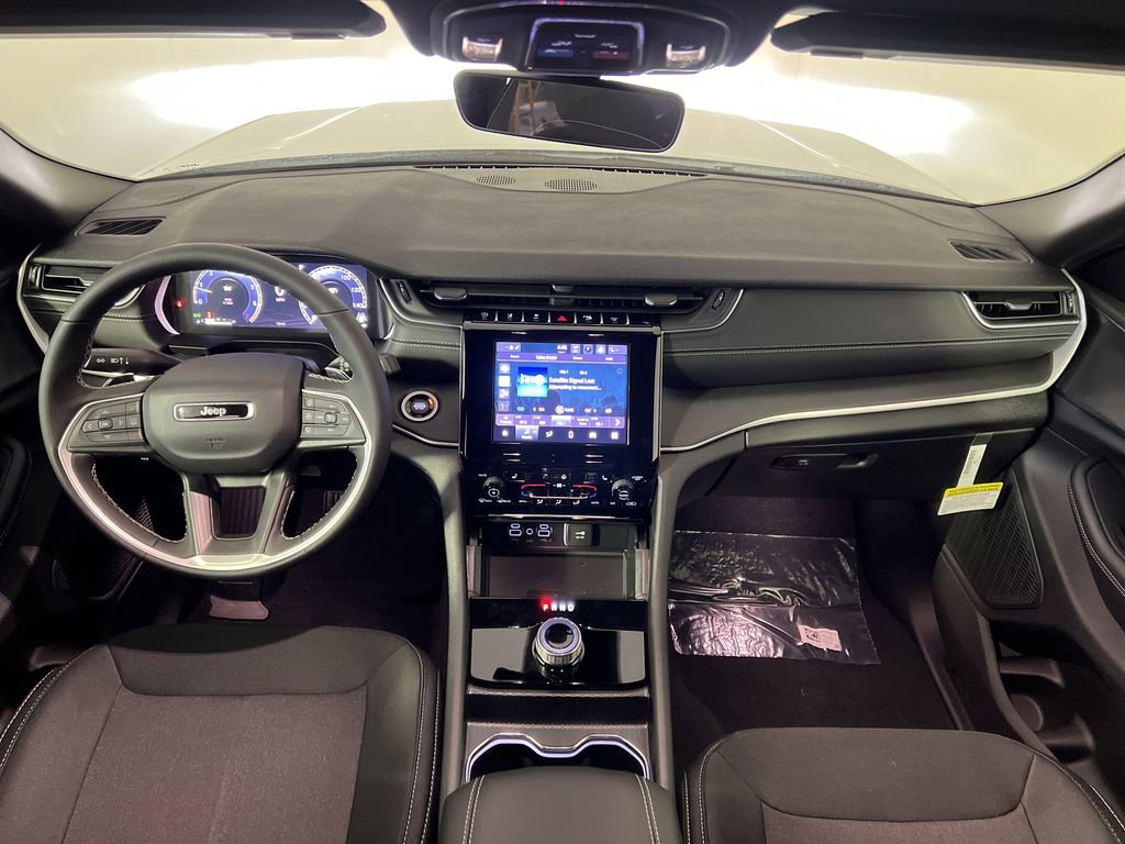 New 2025 Jeep Grand Cherokee Laredo image 26