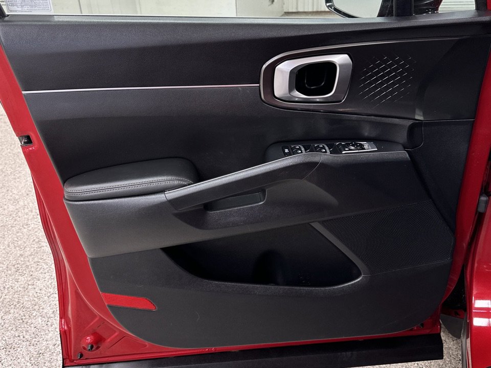 Used 2023 Kia Sorento EX image 3