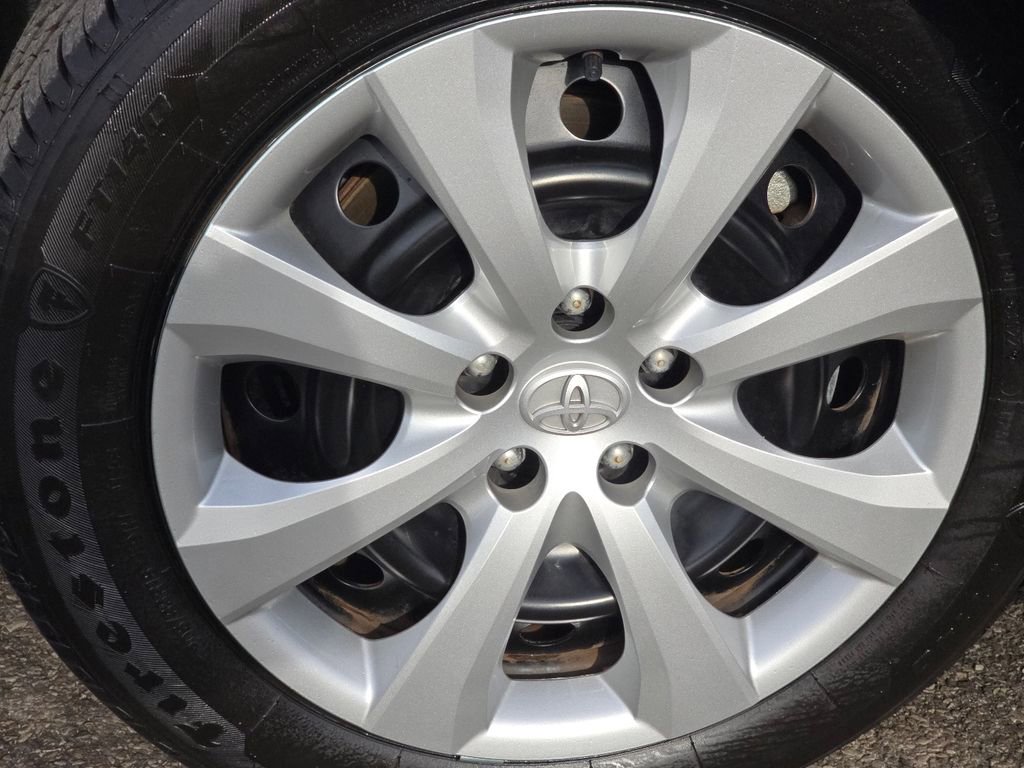 Used 2024 Toyota Corolla LE image 6