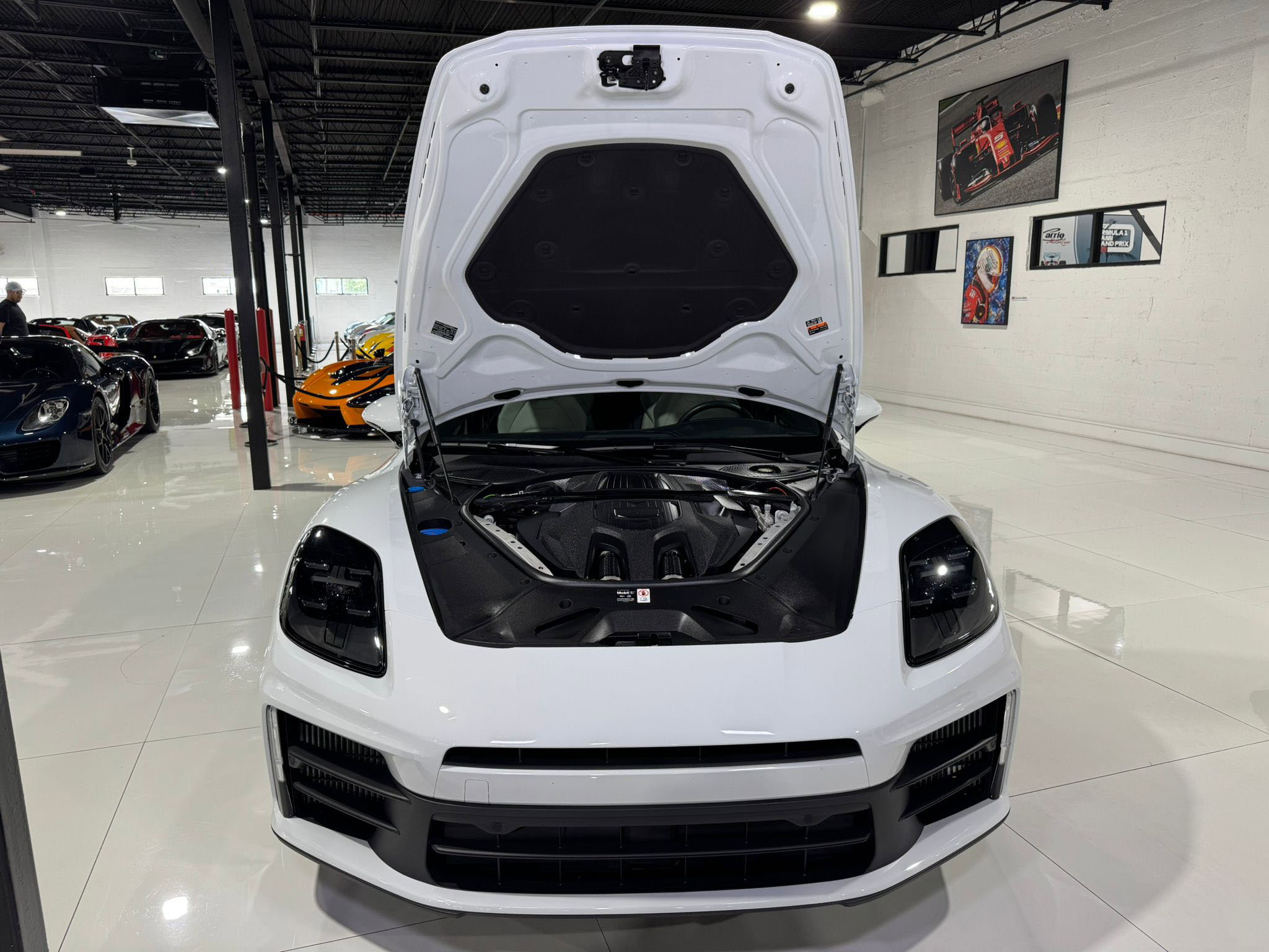 Used 2025 Porsche Panamera image 43