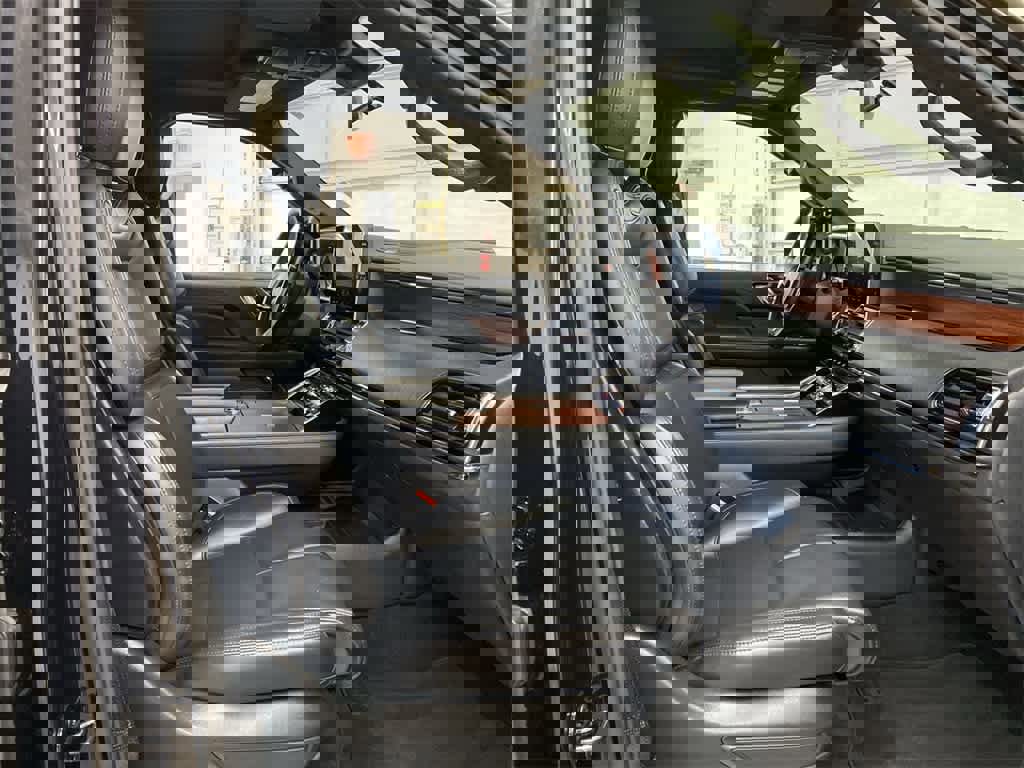 Used 2024 Lincoln Navigator L Premiere image 18