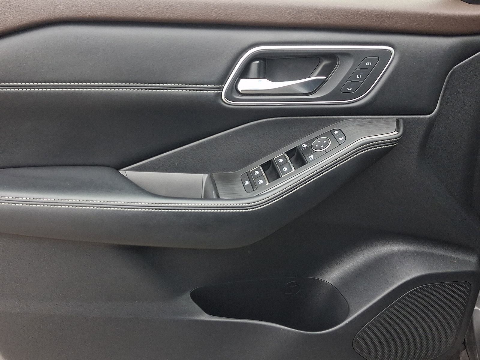 Used 2023 Nissan Rogue Platinum w/ Platinum Premium Package image 12