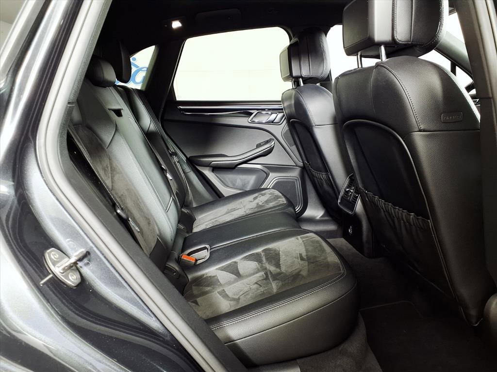 Used 2017 Porsche Macan image 11