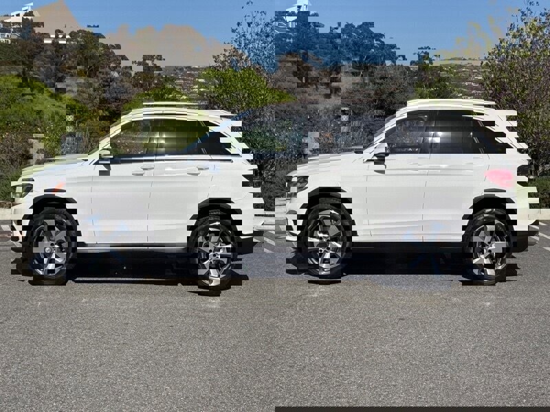 Used 2017 Mercedes-Benz GLC 300 image 3