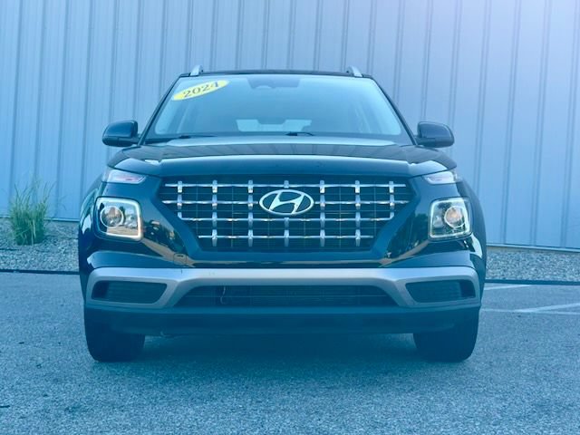 Used 2024 Hyundai Venue SEL FWD image 3