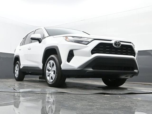 Used 2025 Toyota RAV4 LE image 22