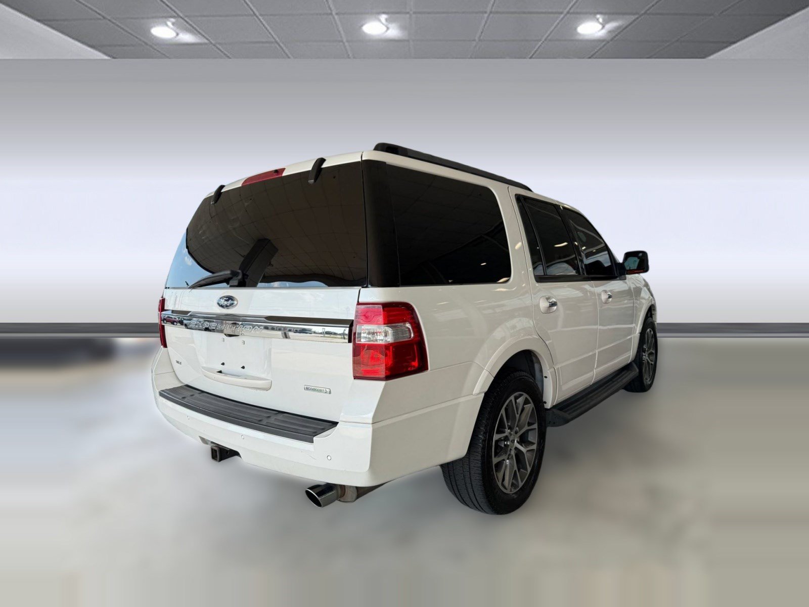 Used 2016 Ford Expedition XLT w/ Equipment Group 202A AWD/4WD image 9