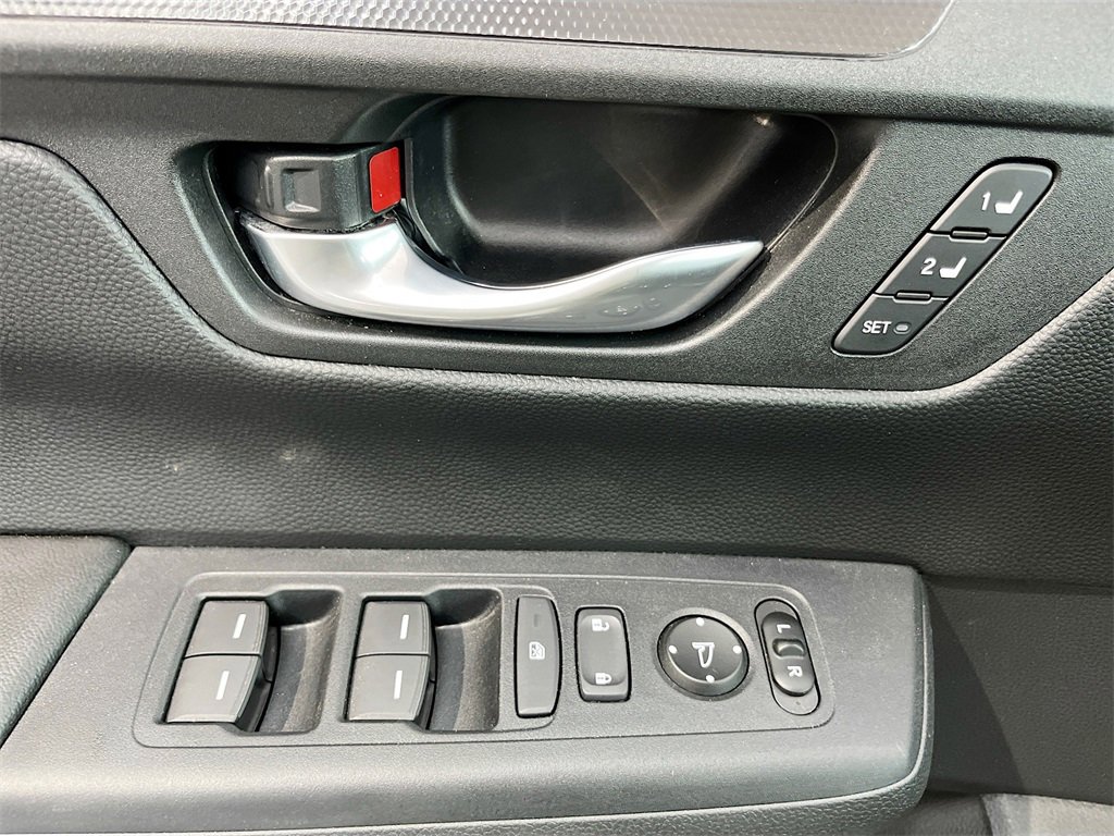 Used 2025 Honda CR-V Sport-L image 17
