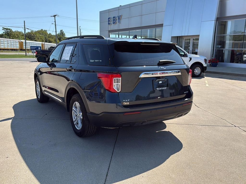 Used 2023 Ford Explorer XLT image 3