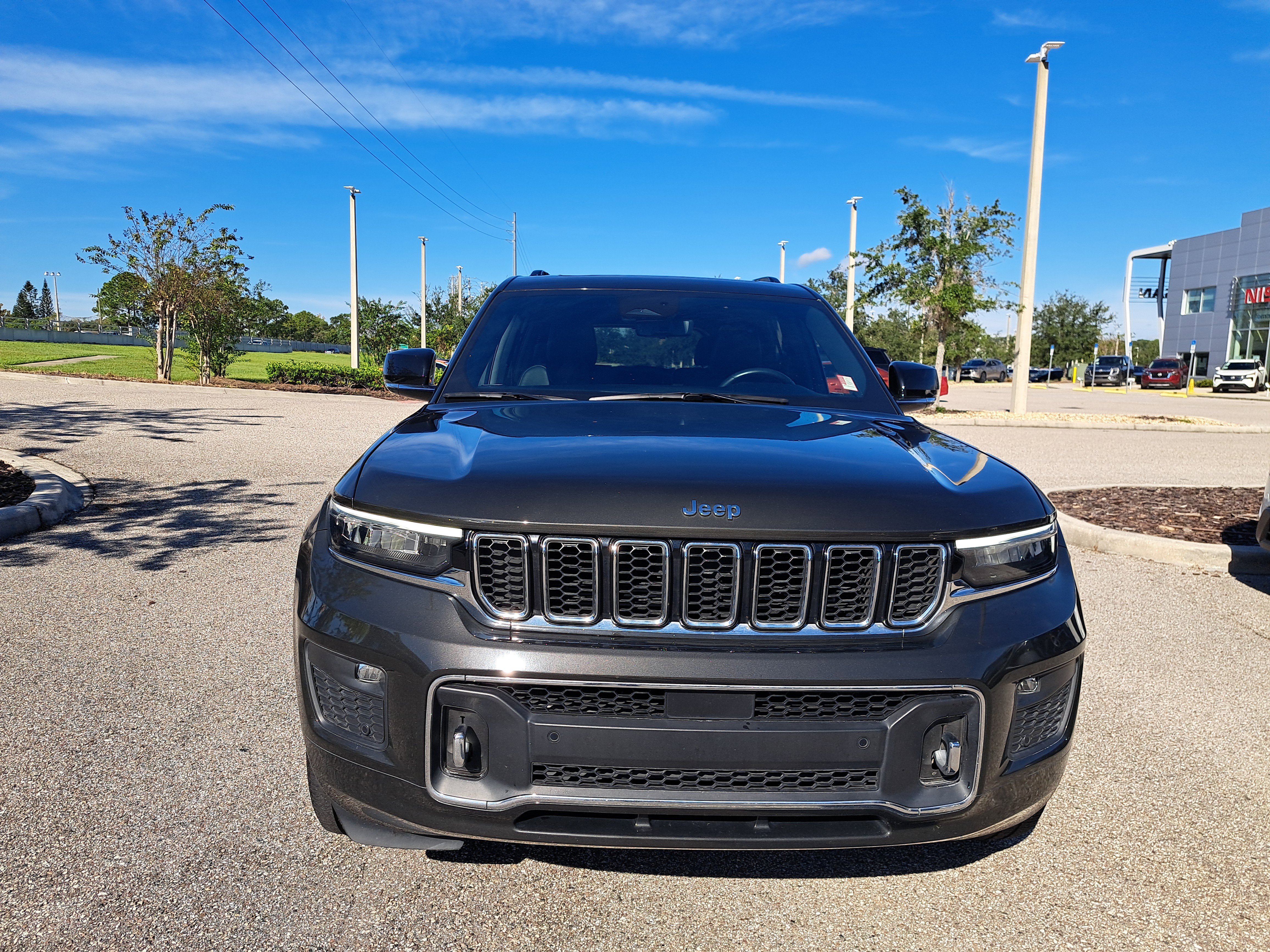 Used 2021 Jeep Grand Cherokee L Overland w/ Luxury Tech Group IV image 2