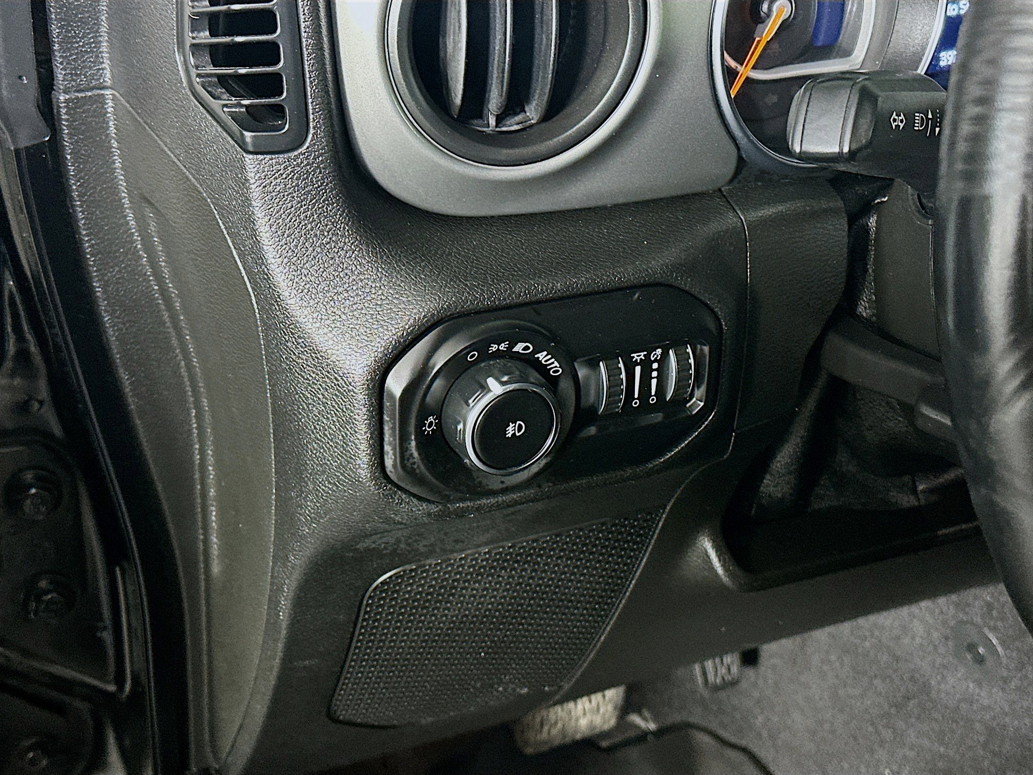 Used 2021 Jeep Wrangler Willys image 16