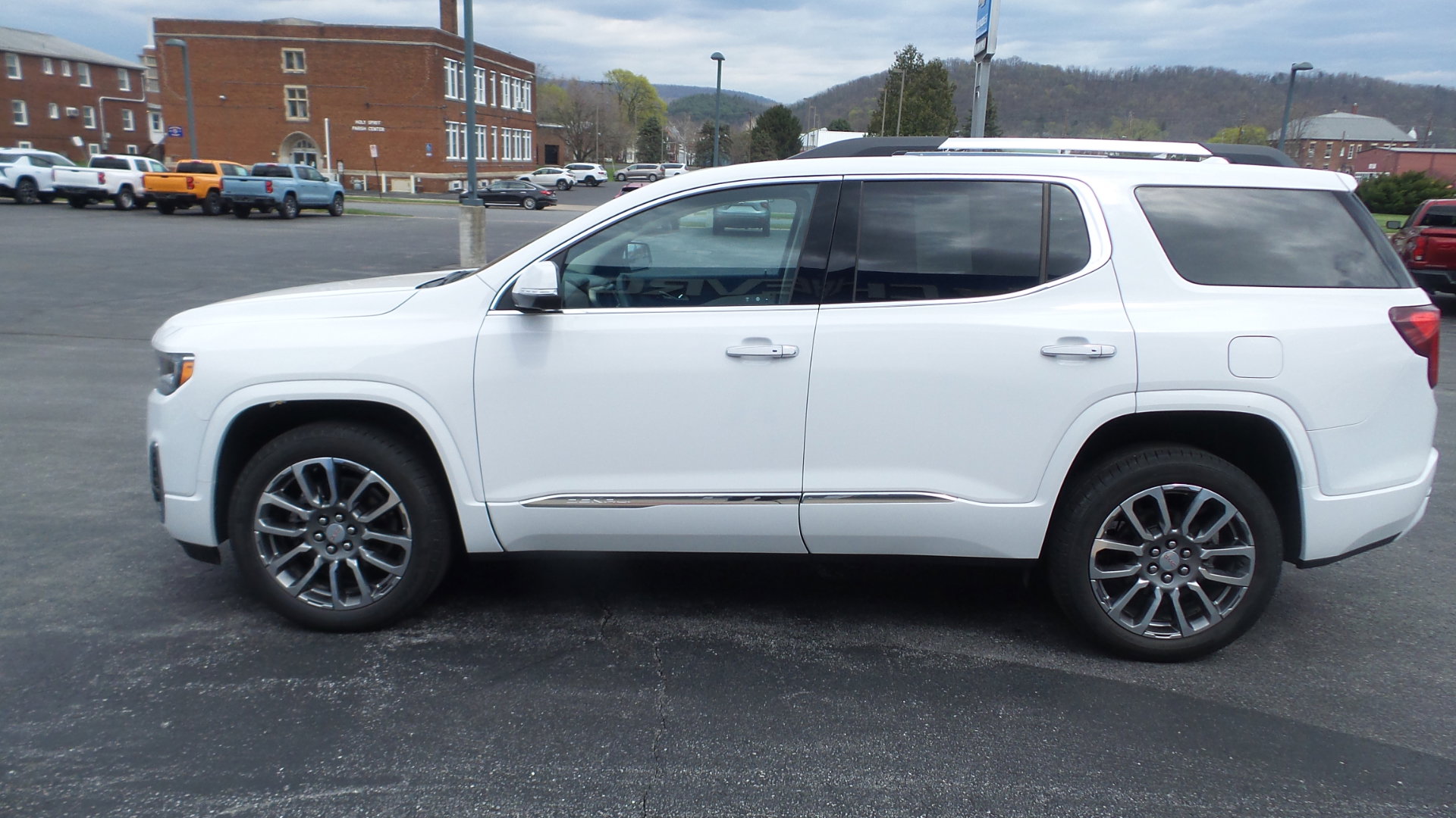 Used 2023 GMC Acadia Denali w/ Denali Ultimate Package FWD image 4
