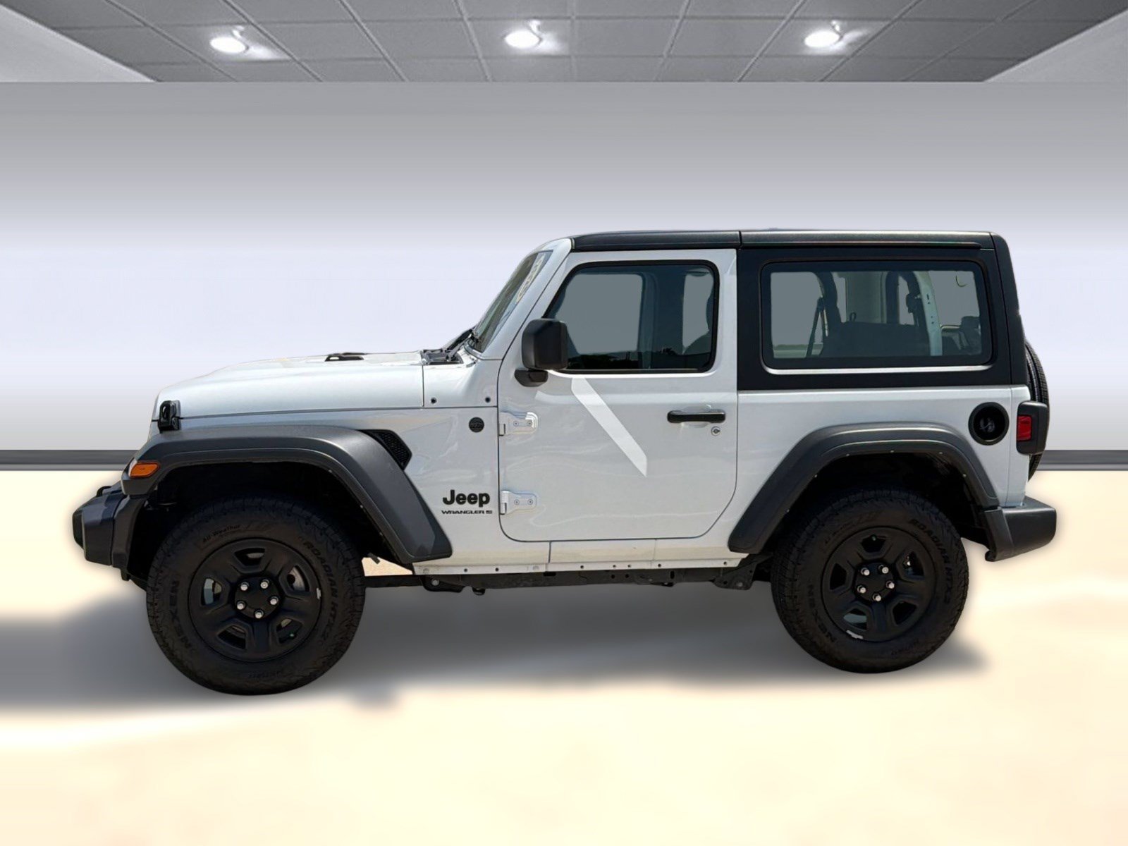 Used 2025 Jeep Wrangler Sport AWD/4WD image 2
