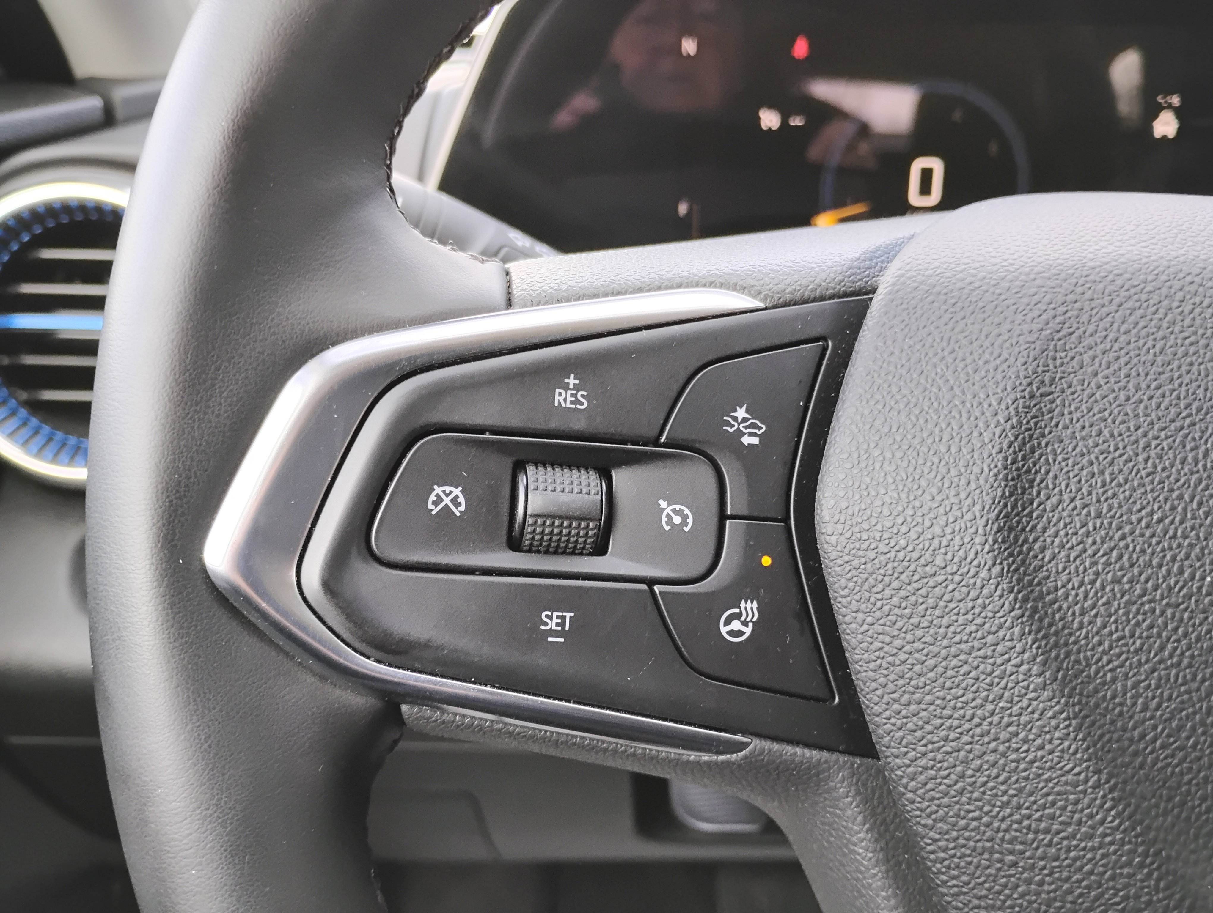 Used 2025 Chevrolet Trax LT w/ LT Convenience Package image 10