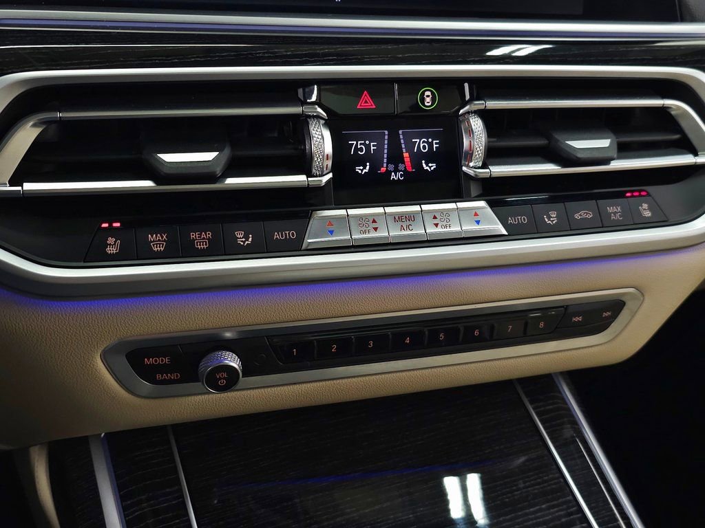 Used 2021 BMW X7 M50i image 40