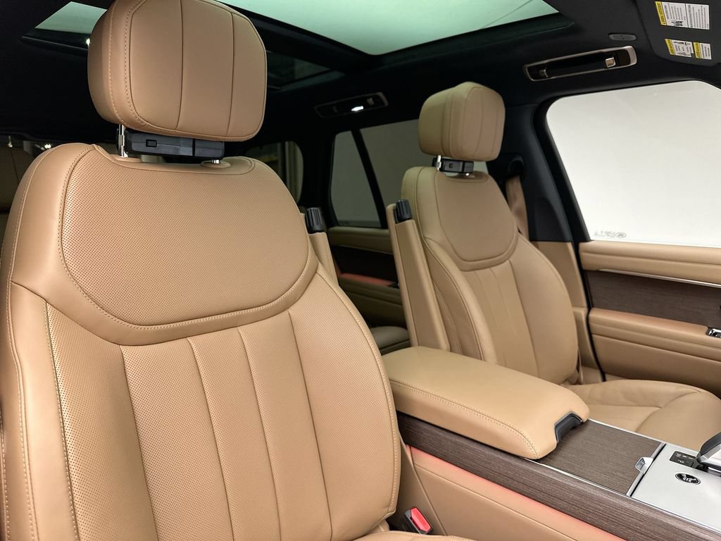 Certified 2025 Land Rover Range Rover SE AWD/4WD image 4