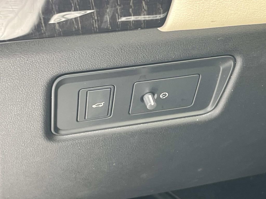 Used 2020 Land Rover Range Rover Sport HSE image 23