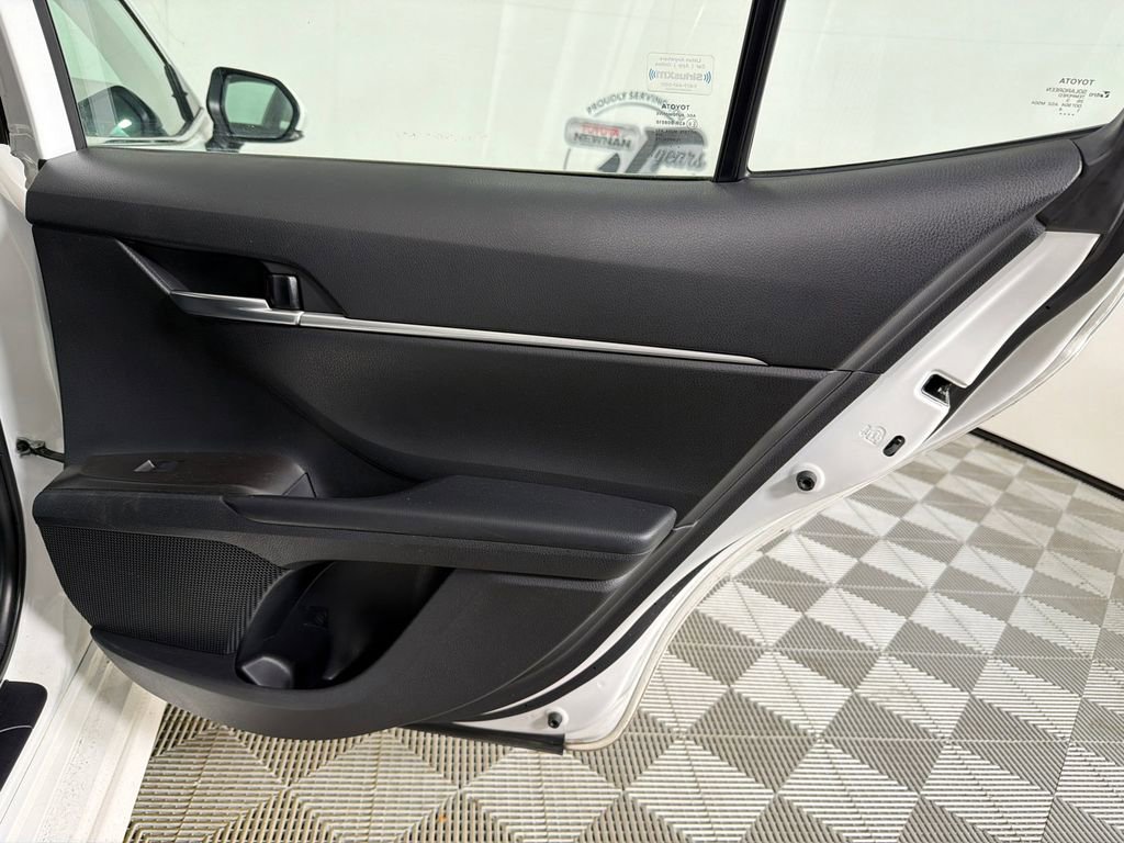Used 2023 Toyota Camry SE image 16