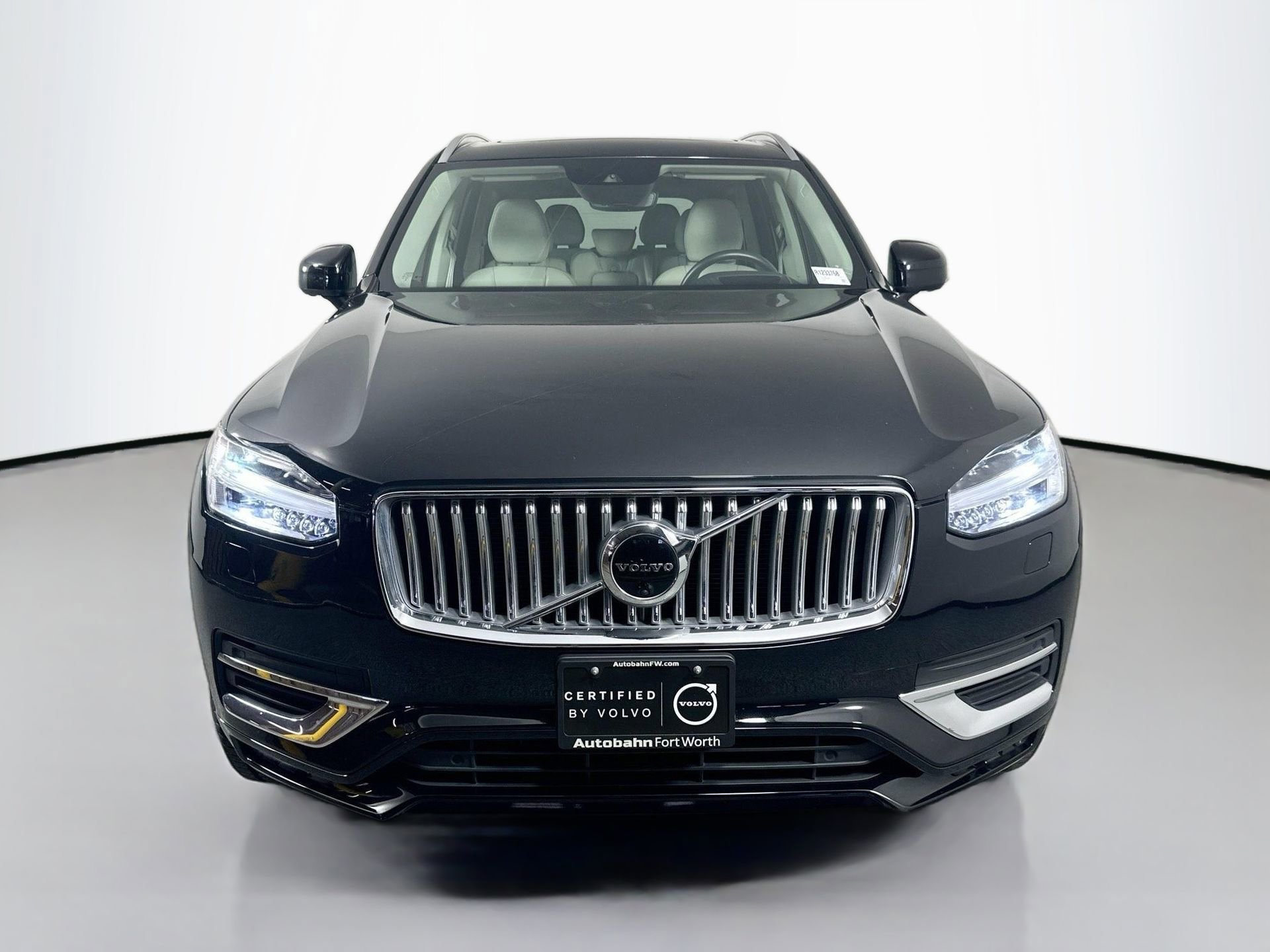 Certified 2024 Volvo XC90 B5 Plus image 2