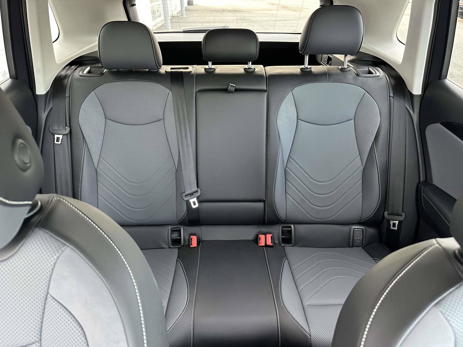Certified 2025 Volkswagen Tiguan SE AWD/4WD image 14