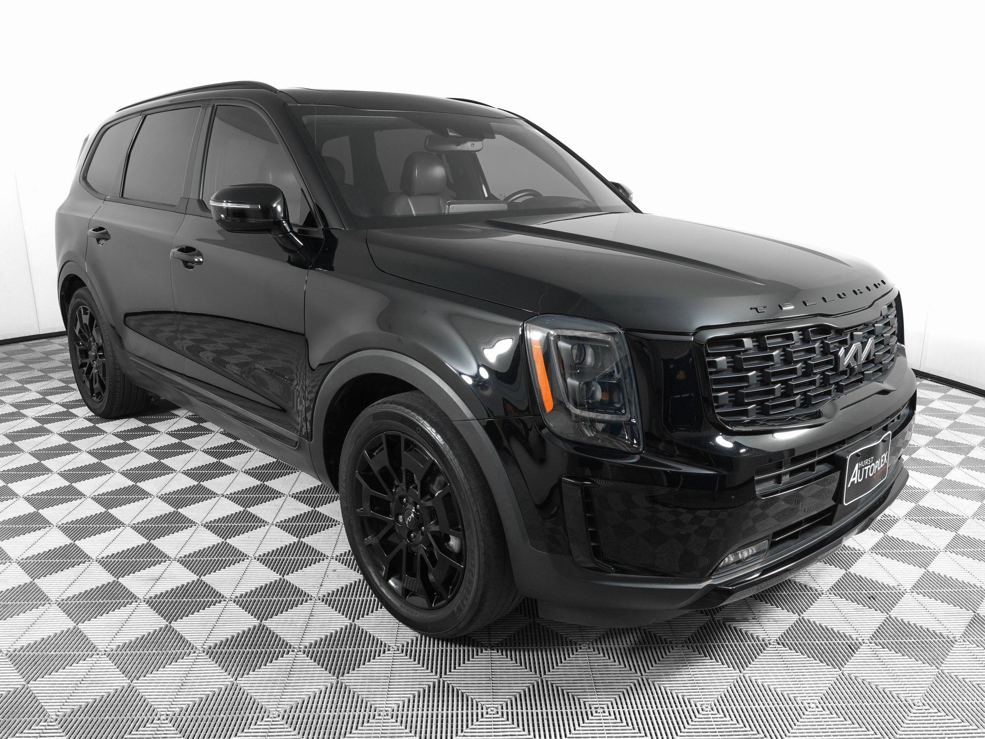 Used 2022 Kia Telluride SX w/ SX Prestige Package image 3