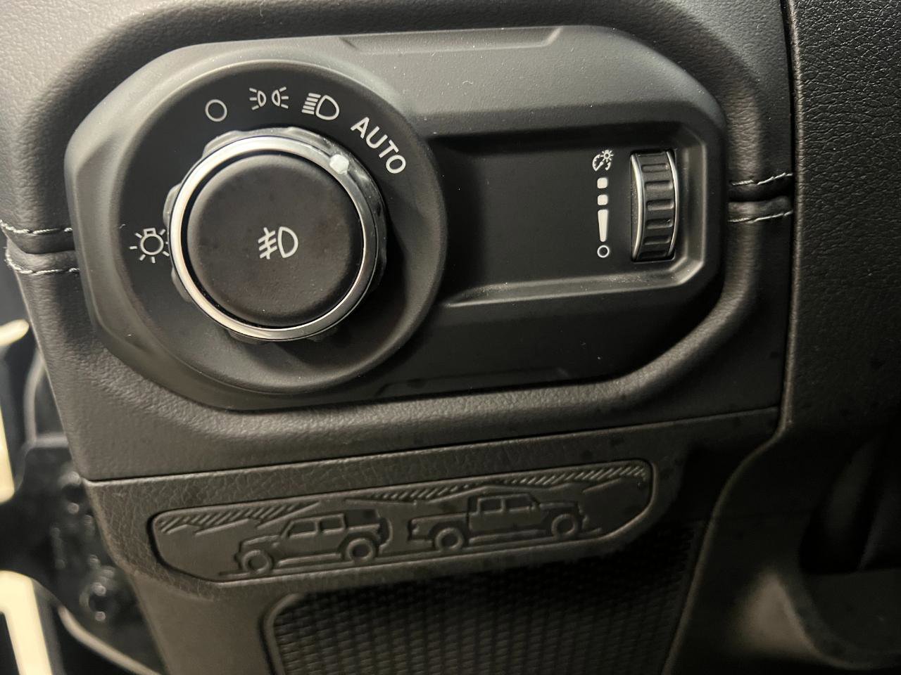 Used 2025 Jeep Wrangler Unlimited Sahara image 30