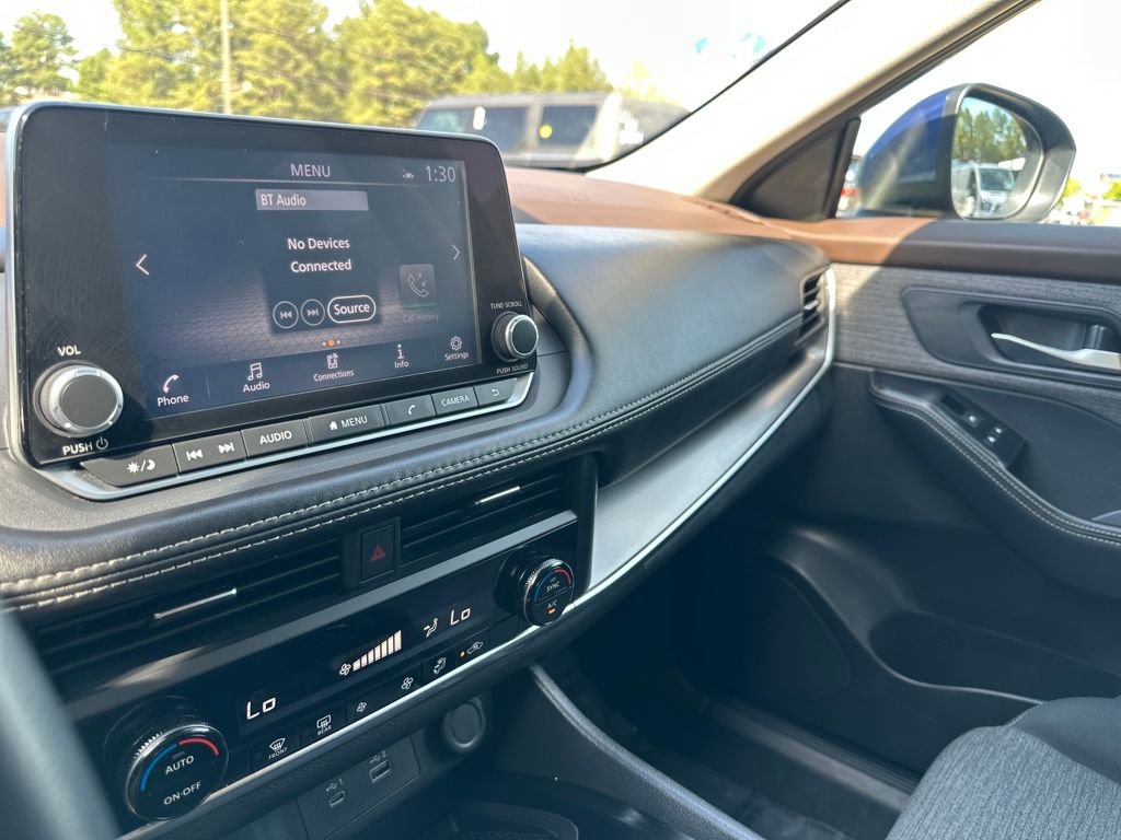 Used 2023 Nissan Rogue SV image 17