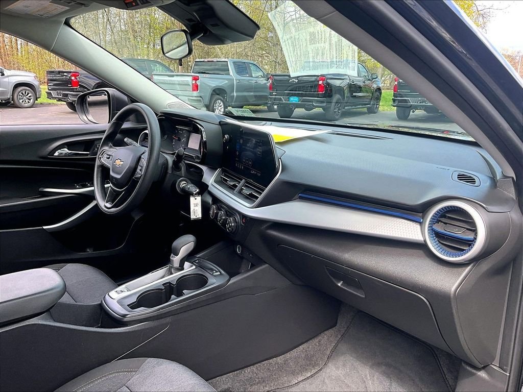 Used 2024 Chevrolet Trax LS FWD image 21