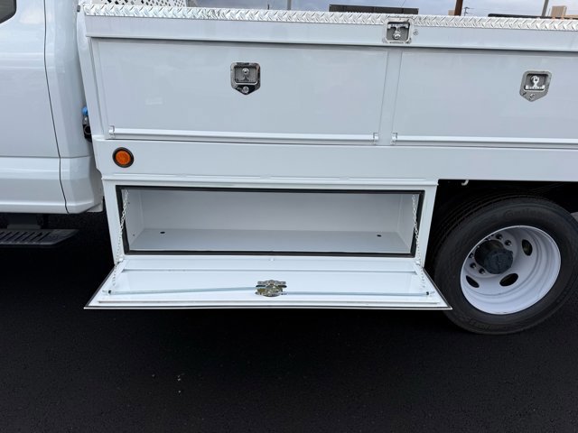 New 2025 Ford F550 4x4 SuperCab Super Duty image 13