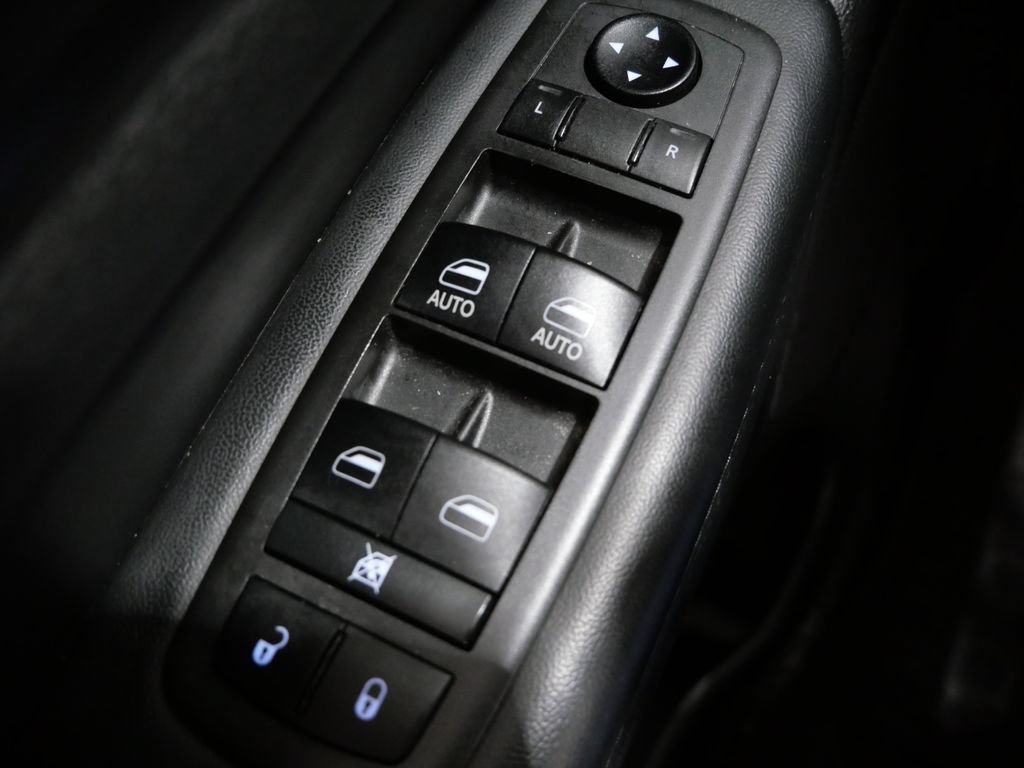 Used 2021 Jeep Grand Cherokee Laredo AWD/4WD image 13
