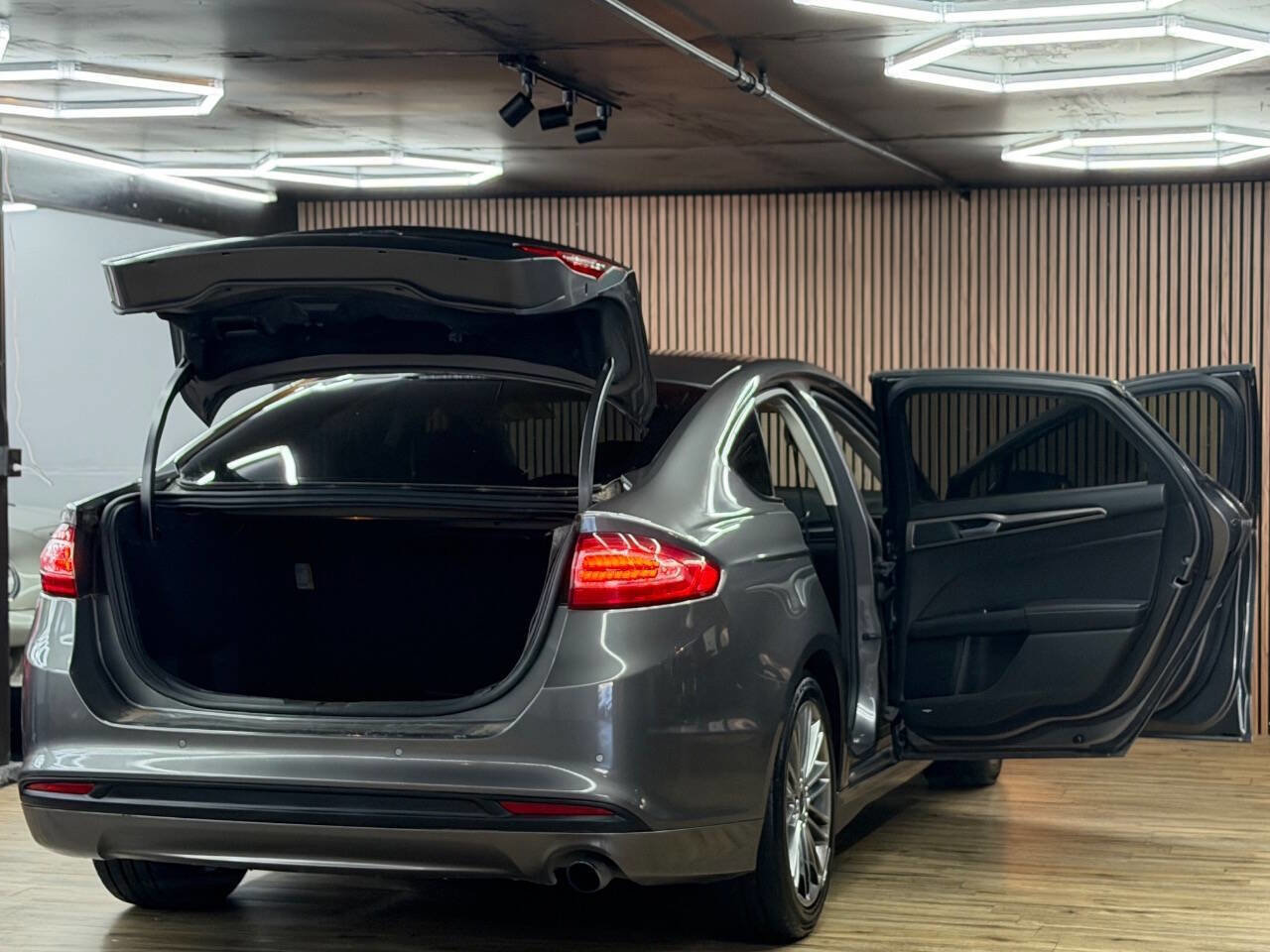 Used 2013 Ford Fusion SE FWD image 5