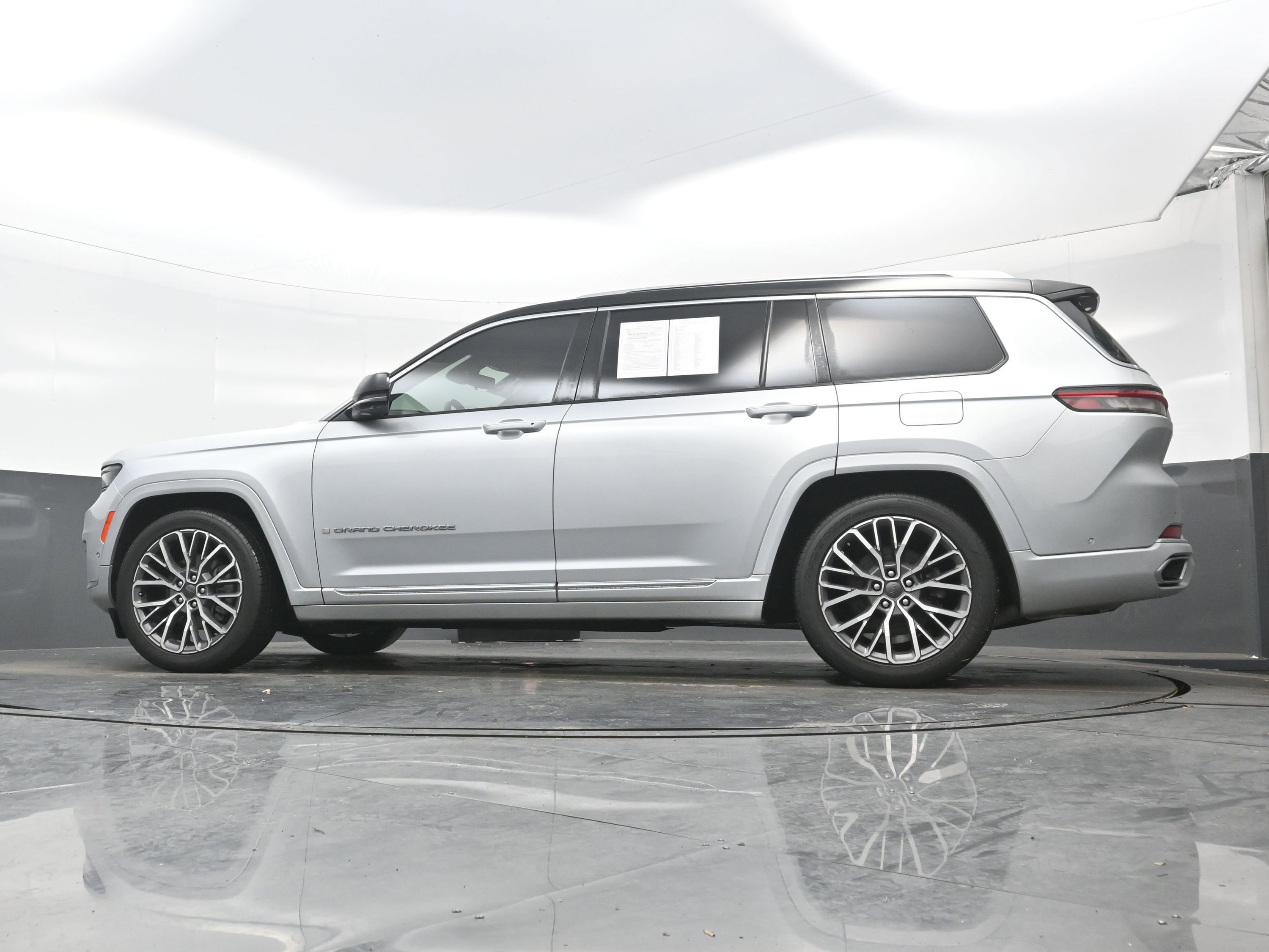 Used 2023 Jeep Grand Cherokee L Summit image 28