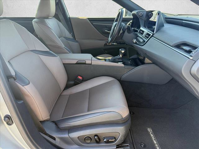Used 2025 Lexus ES 300h w/ Premium Package image 11