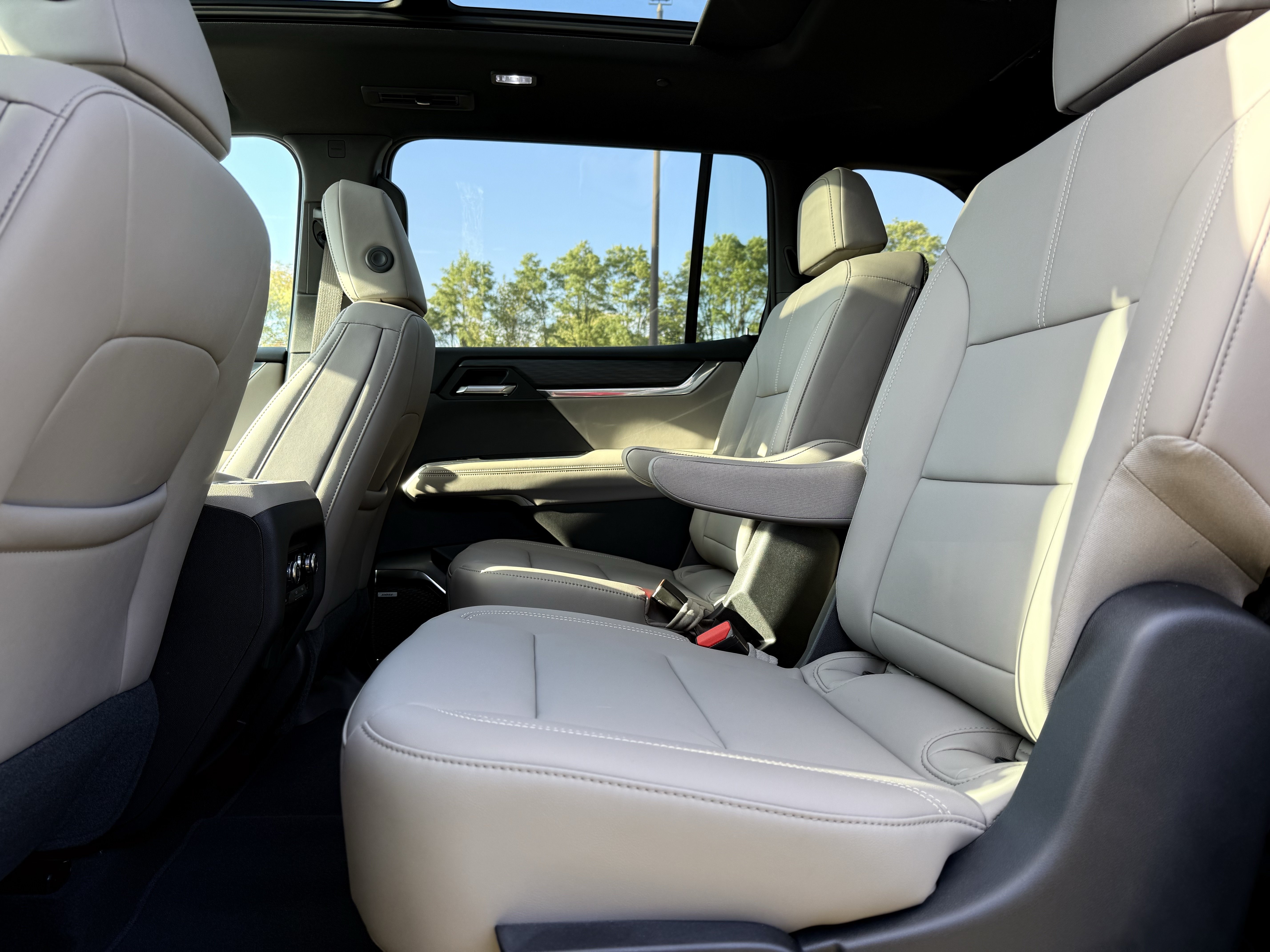 New 2025 GMC Acadia Elevation w/ Elevation Premium Package AWD/4WD image 13