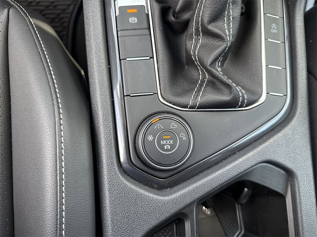 Used 2024 Volkswagen Tiguan SE image 30