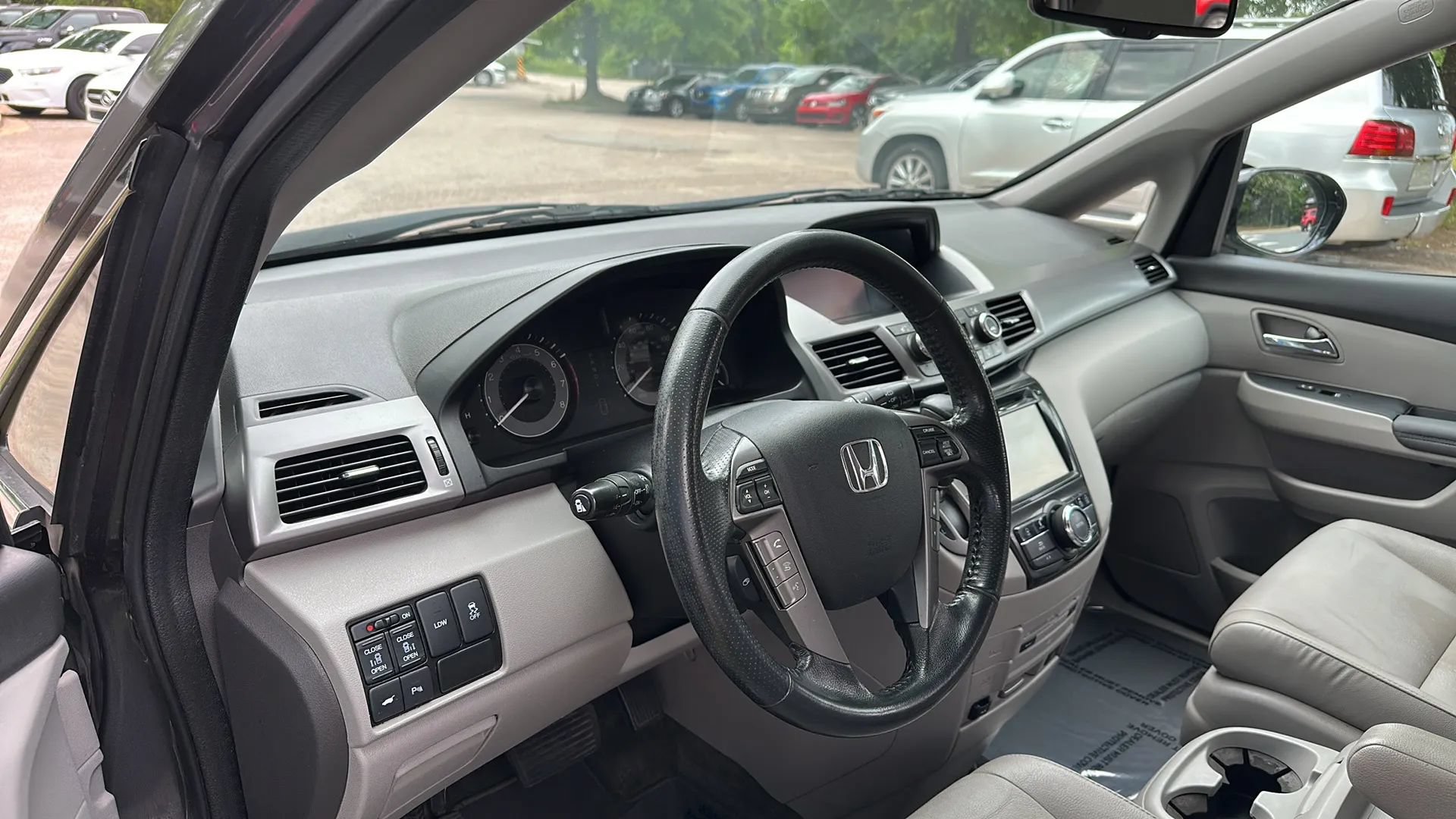 Used 2015 Honda Odyssey Touring image 12