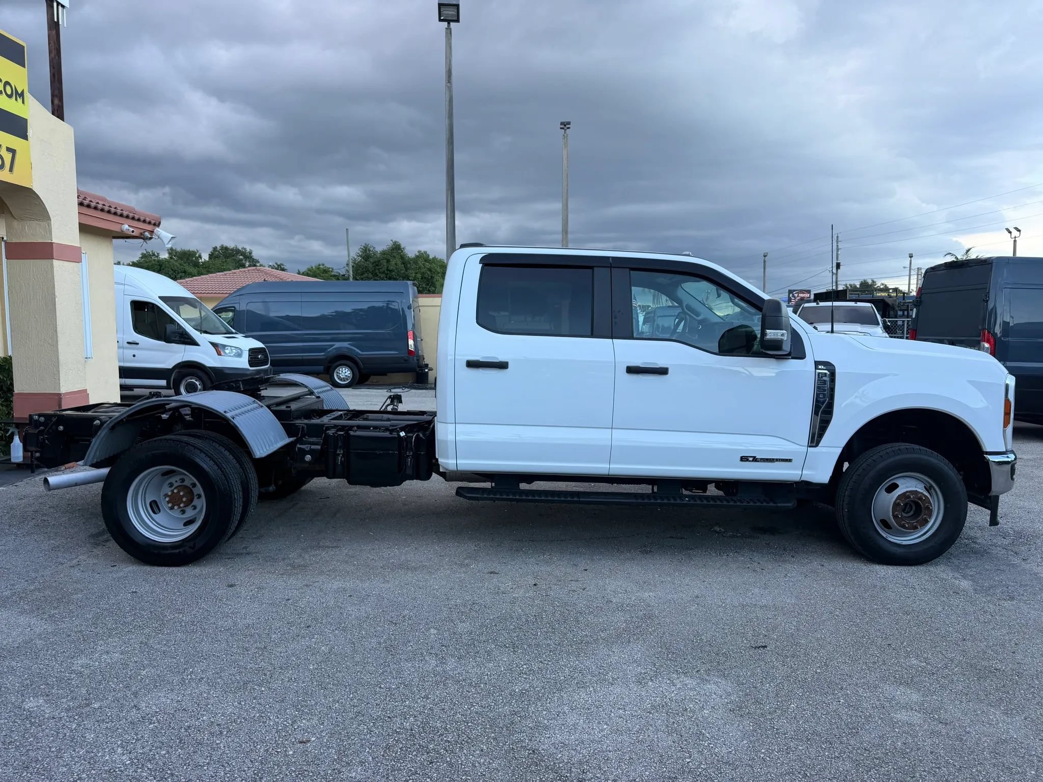 Used 2024 Ford F350 4x4 Crew Cab XL DRW w/ XL Chrome Package image 6