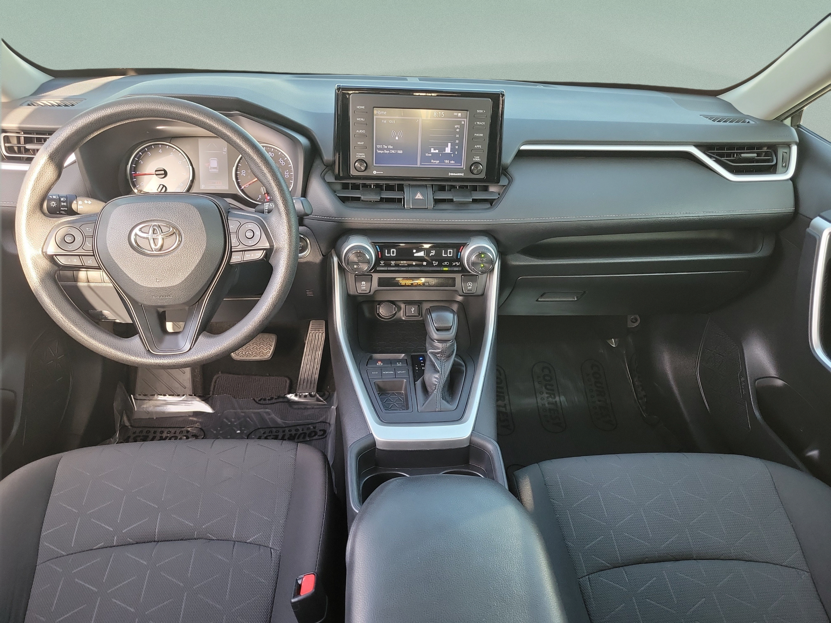 Used 2020 Toyota RAV4 XLE w/ Convenience Package FWD image 8