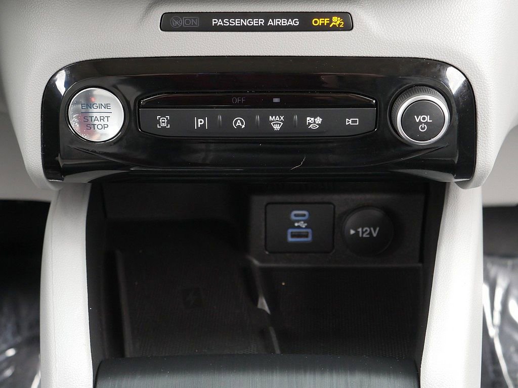 Used 2023 Ford Escape Platinum w/ Premium Technology Package AWD/4WD image 23