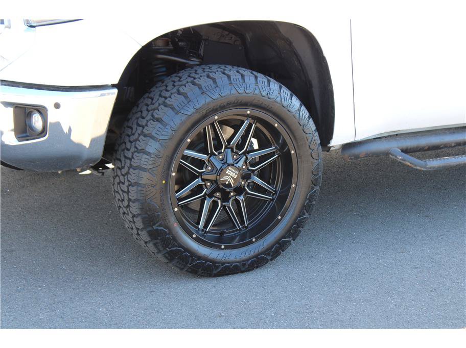 Used 2019 Toyota Tundra Limited w/ Limited Premium Package AWD/4WD image 6
