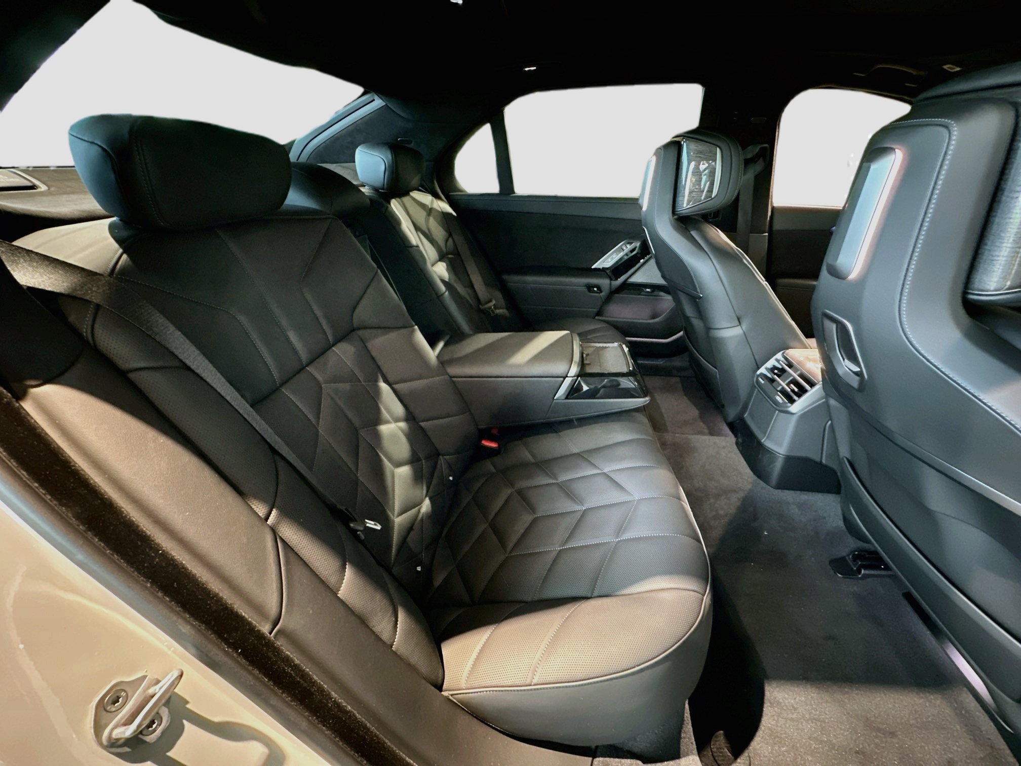 New 2027 BMW 740i w/ Executive Package RWD image 20