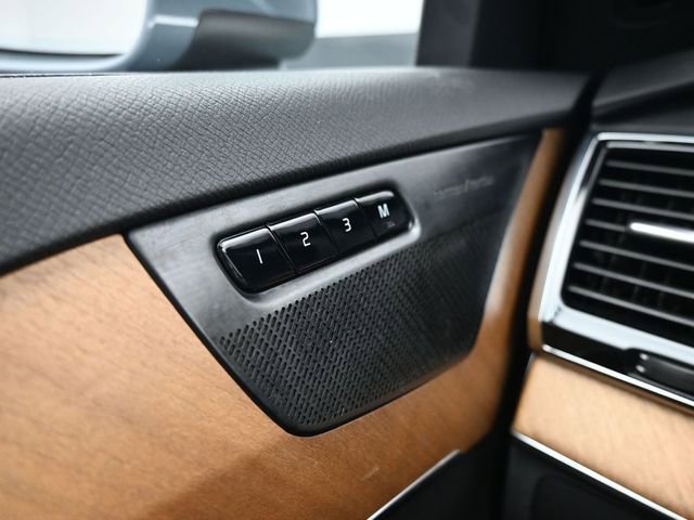 Used 2023 Volvo XC90 T8 Plus image 29