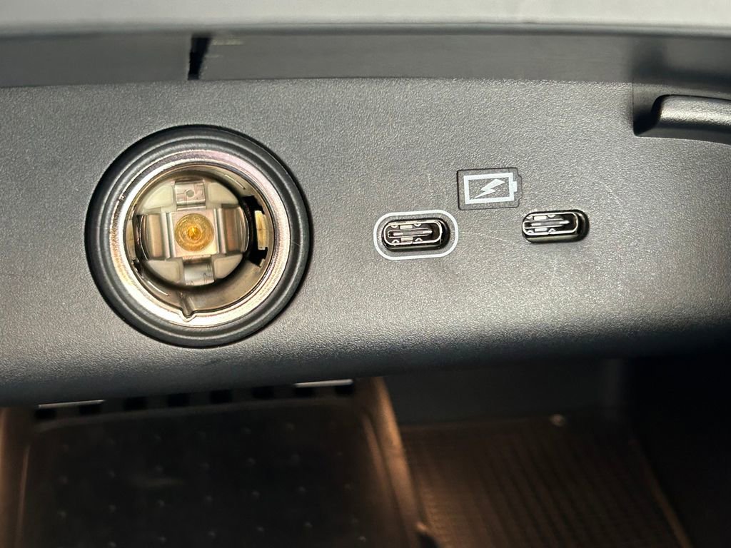 Used 2025 Volvo XC40 B5 Core w/ Protection Package Premier image 28